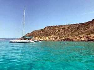 Katamaran Tour zur Cala Vella
