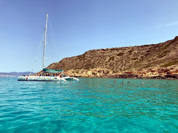 Katamaran Tour zur Cala Vella