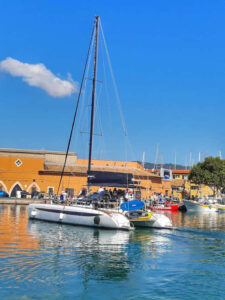 Katamaran Freebird im Hafen von Palma